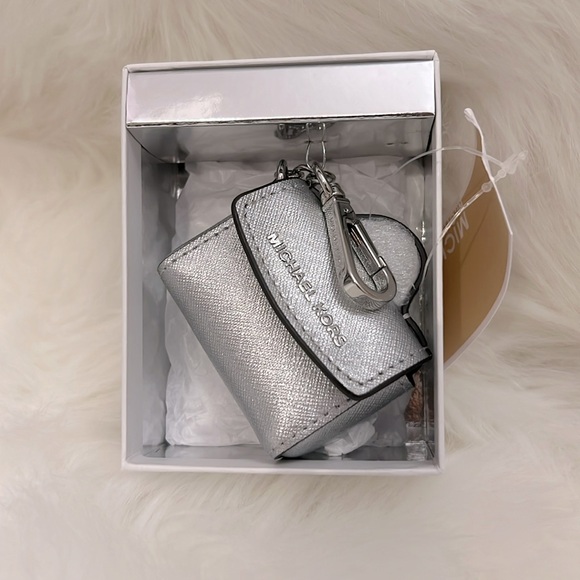 MICHAEL KORS Jet Set Travel Small Top Zip | Mercari MK Silver MINI Keychain Coin Purse, New in Box